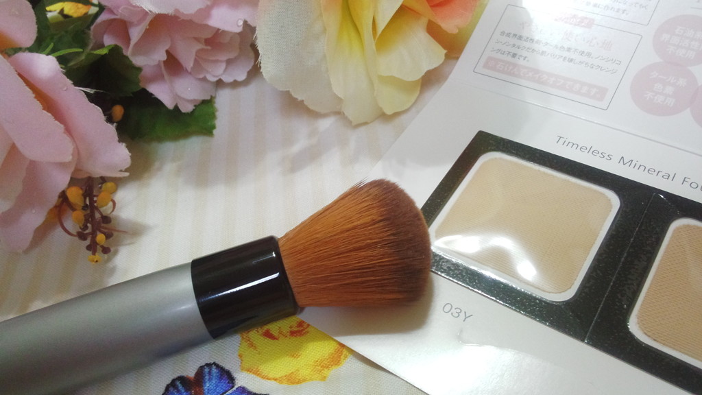 kosmetyki i pędzle do makijażu